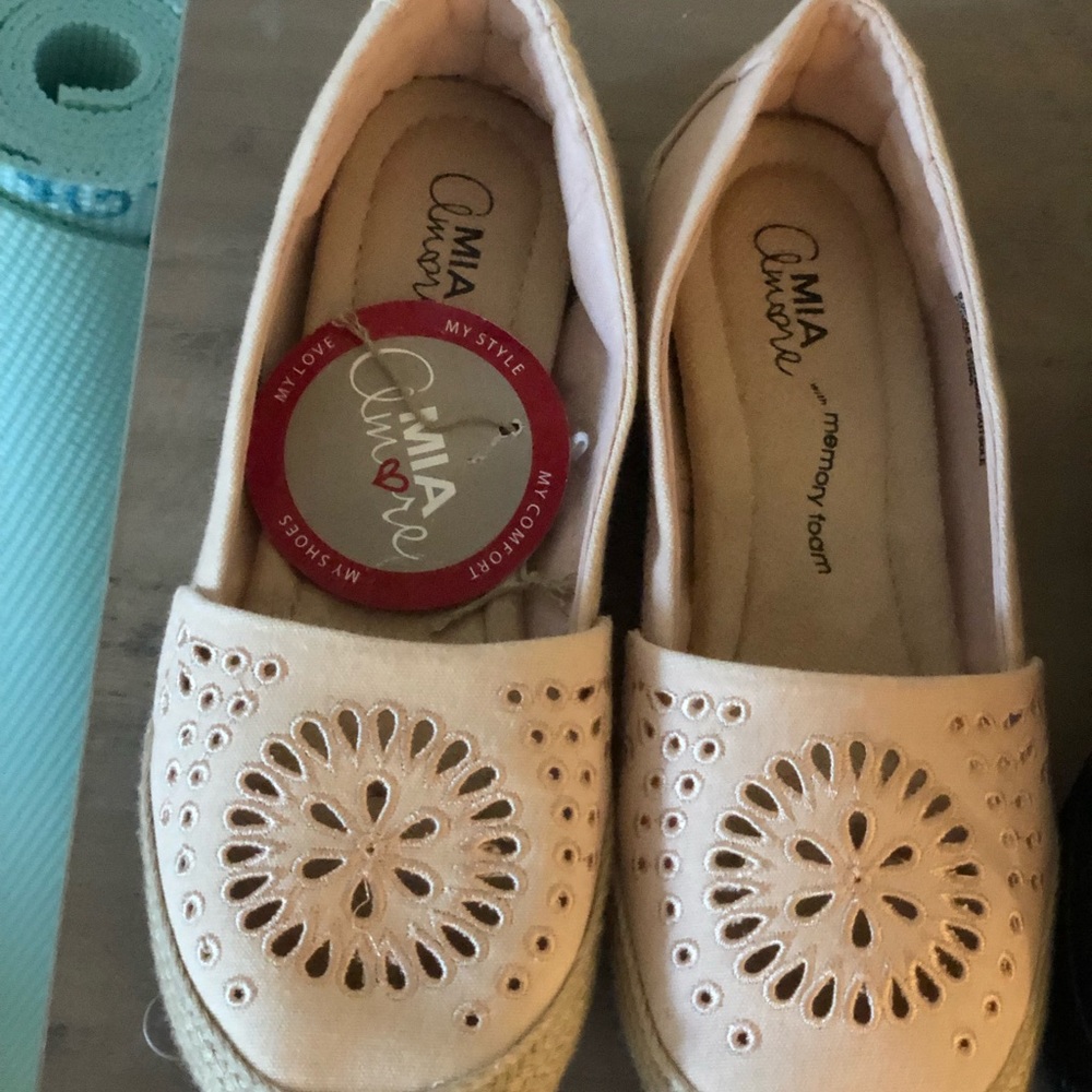 Women’s size 6.5 wnd toddlers size 10